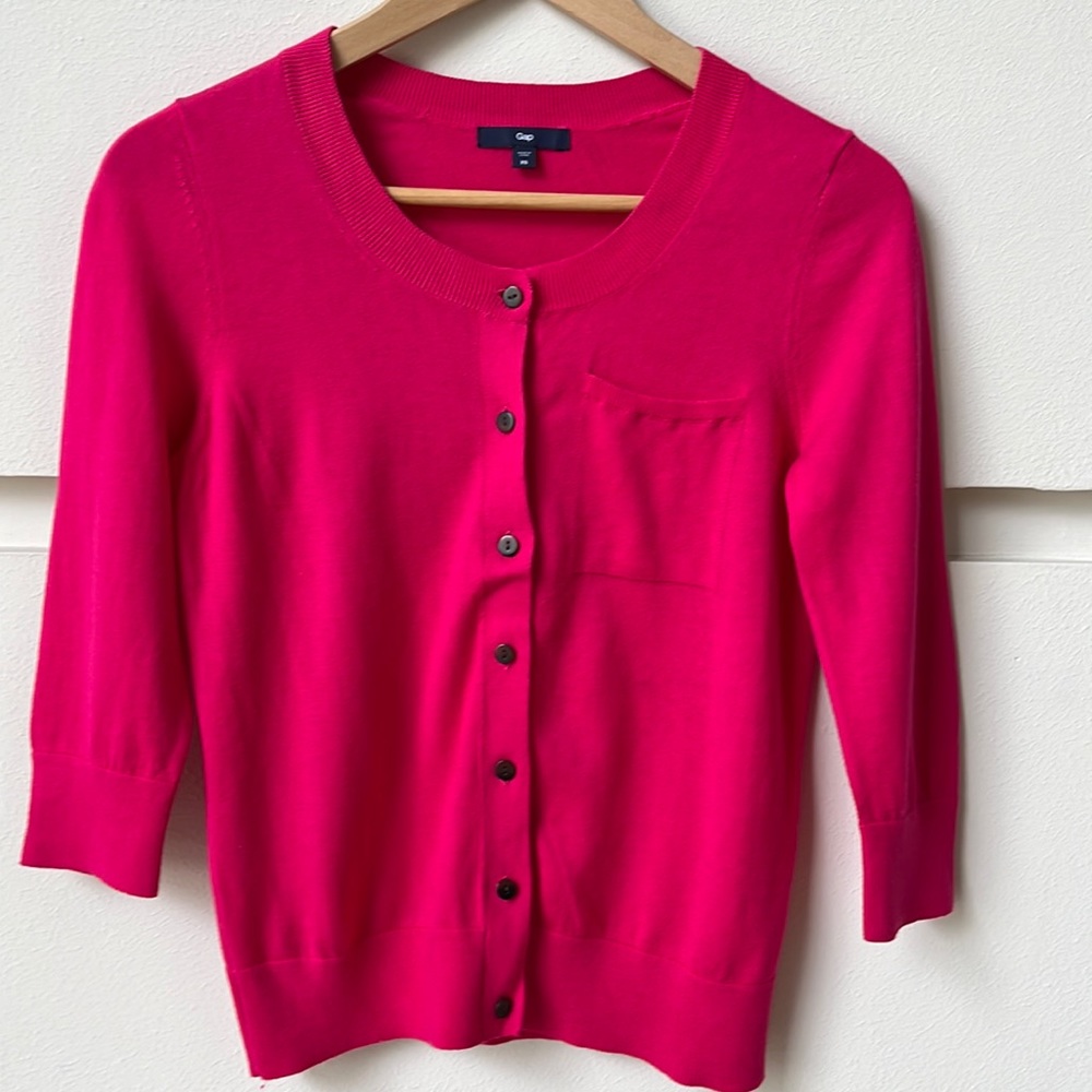 Lightweight quarter sleeve Gap button down cardigan in fuschia pink siz…